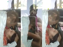 أزواج-في السيارة-نضوج-نساء كبيرات السن-في الخارج